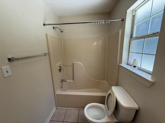 466 Sara Avenue, Mary Esther, FL 32569