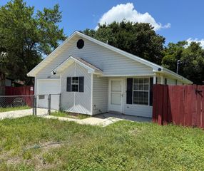 466 Sara Avenue, Mary Esther, FL 32569