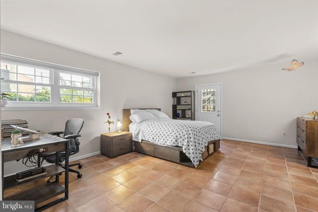 938 S ROLFE ST, Arlington, VA 22204