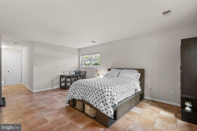 938 S ROLFE ST, Arlington, VA 22204