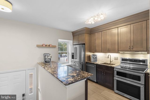 938 S ROLFE ST, Arlington, VA 22204