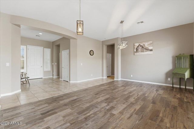 4924 W SILVA Drive, New River, AZ 85087