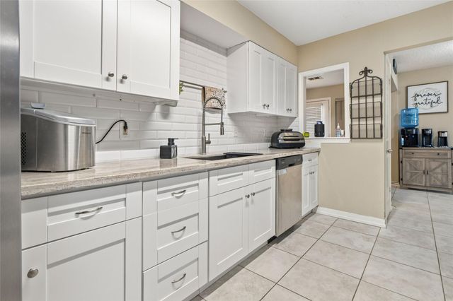 102 N Bow Drive, Jones Creek, TX 77541