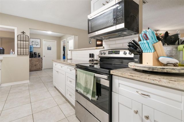 102 N Bow Drive, Jones Creek, TX 77541