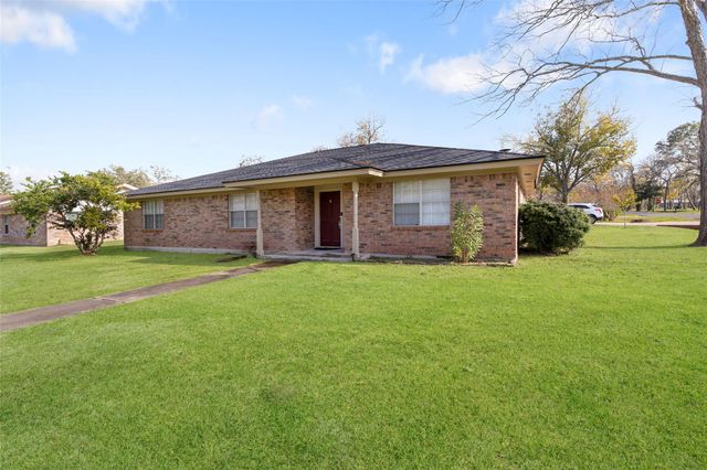 102 N Bow Drive, Jones Creek, TX 77541