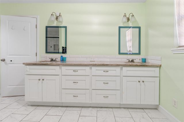 102 N Bow Drive, Jones Creek, TX 77541