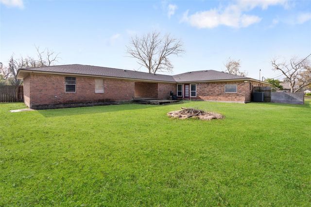 102 N Bow Drive, Jones Creek, TX 77541