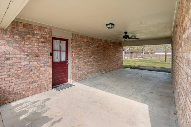 102 N Bow Drive, Jones Creek, TX 77541