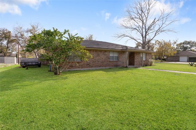 102 N Bow Drive, Jones Creek, TX 77541