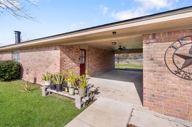 102 N Bow Drive, Jones Creek, TX 77541