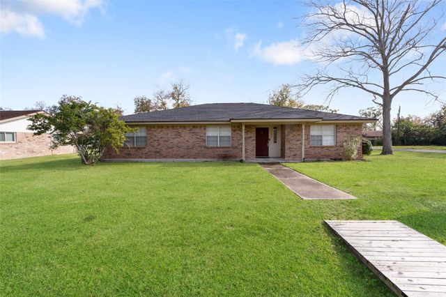 102 N Bow Drive, Jones Creek, TX 77541