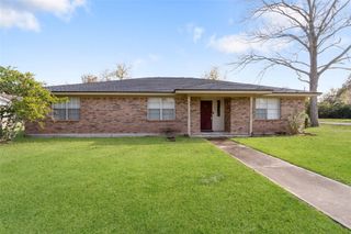 102 N Bow Drive, Jones Creek, TX 77541