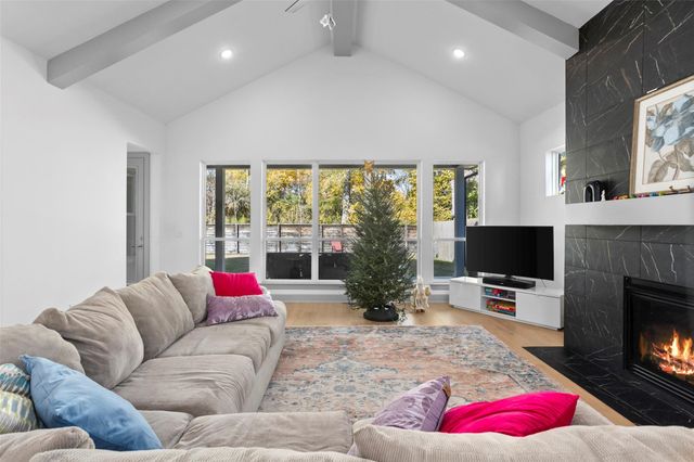 5622 Oaks Lane, Westworth Village, TX 76114