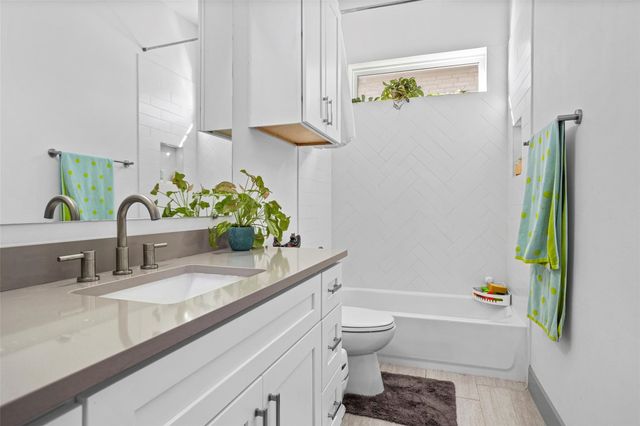 5622 Oaks Lane, Westworth Village, TX 76114