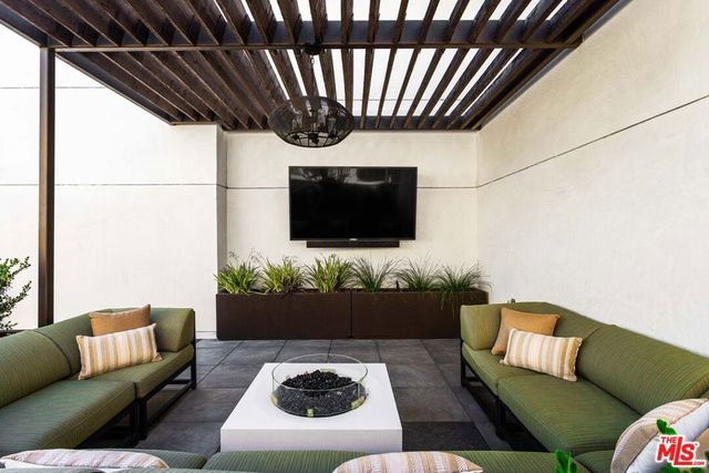 1333 S Orange Grove Avenue 305, Los Angeles, CA 90019