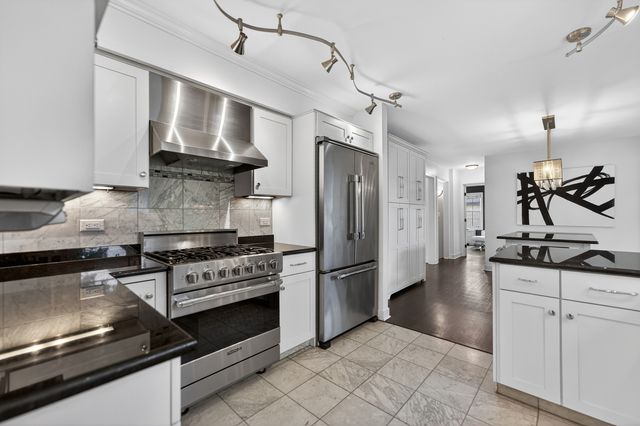 8517 Arizona Trail, Willow Springs, IL 60480