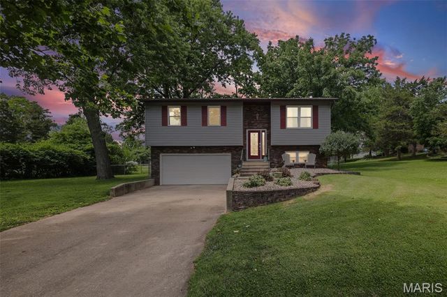 28 Foreman Drive, Glen Carbon, IL 62034