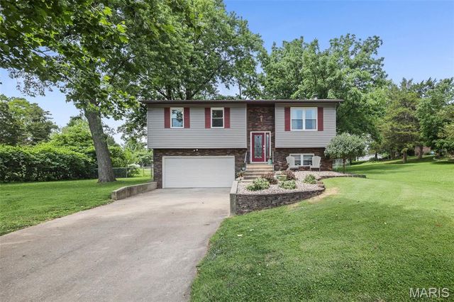 28 Foreman Drive, Glen Carbon, IL 62034