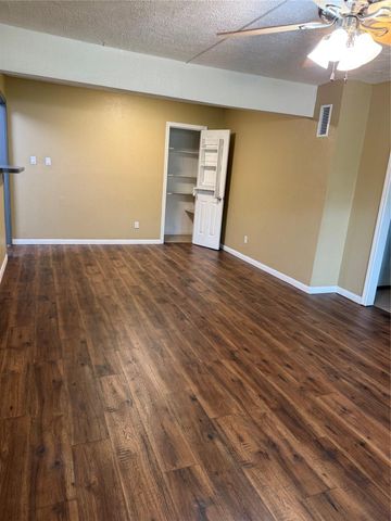 833 Magnolia Street, Lake Jackson, TX 77566