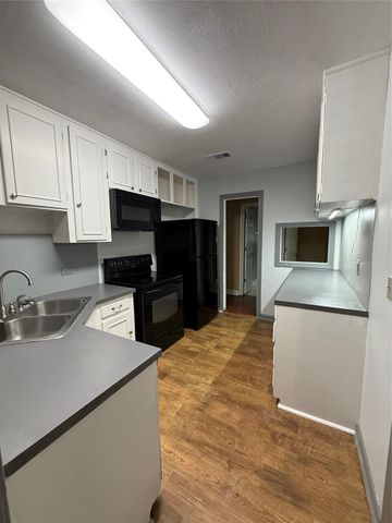 833 Magnolia Street, Lake Jackson, TX 77566