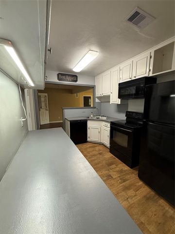 833 Magnolia Street, Lake Jackson, TX 77566