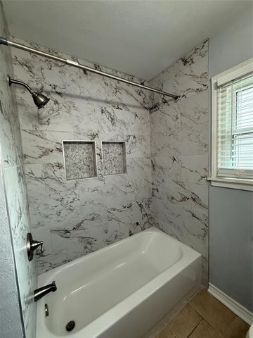 833 Magnolia Street, Lake Jackson, TX 77566