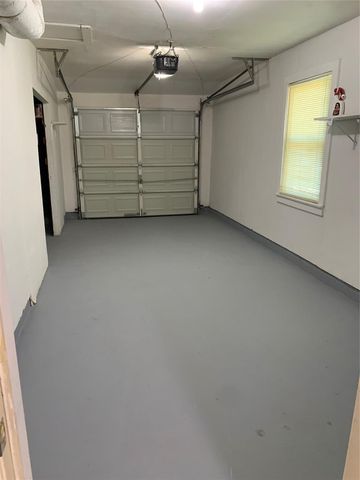 833 Magnolia Street, Lake Jackson, TX 77566