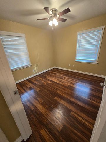 833 Magnolia Street, Lake Jackson, TX 77566