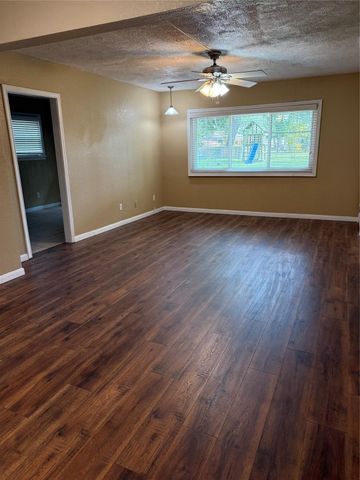 833 Magnolia Street, Lake Jackson, TX 77566