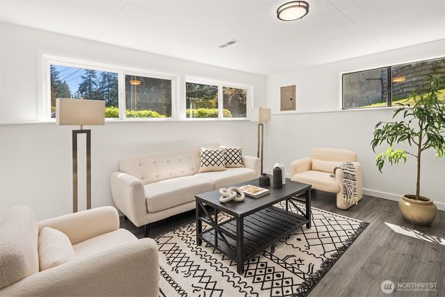 1136 N 146th Place, Shoreline, WA 98133