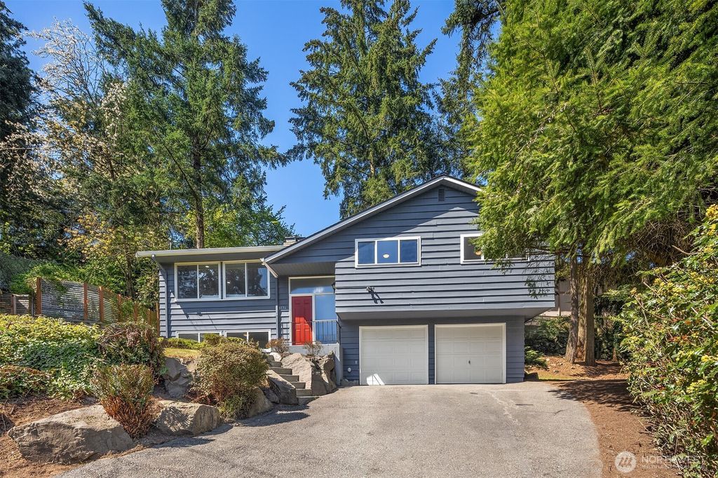 1136 N 146th Place, Shoreline, WA 98133