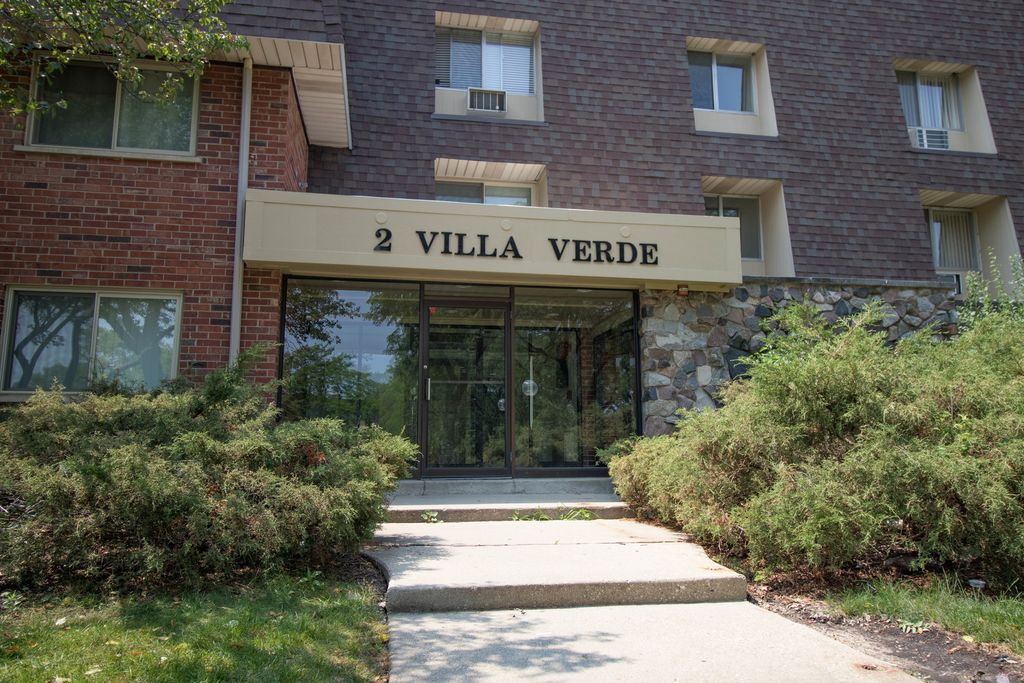 2 Villa Verde Drive 113, Buffalo Grove, IL 60089