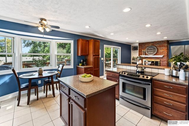 13221 Cedar Circle, Omaha, NE 68144