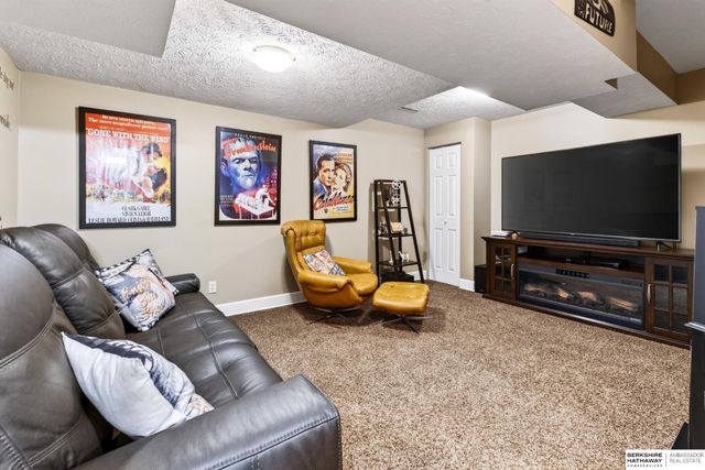 13221 Cedar Circle, Omaha, NE 68144