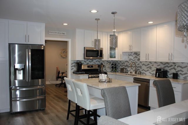 82 Forest Park Terrace, Monroe, NJ 08831