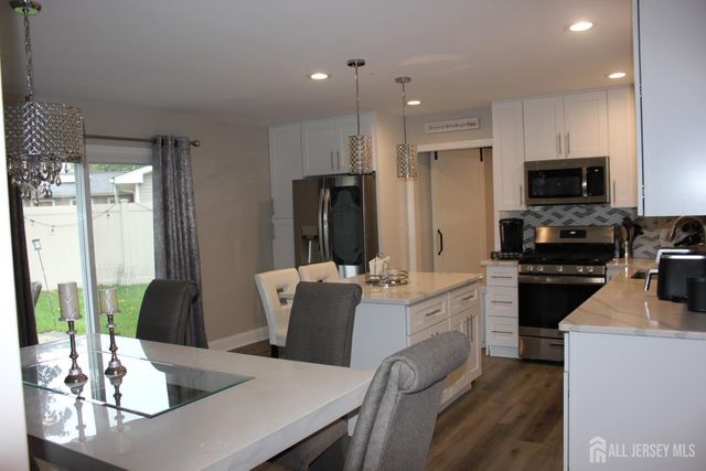 82 Forest Park Terrace, Monroe, NJ 08831