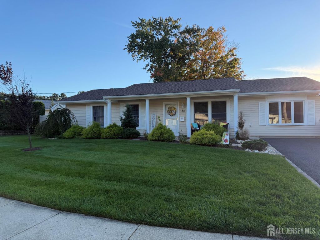82 Forest Park Terrace, Monroe, NJ 08831