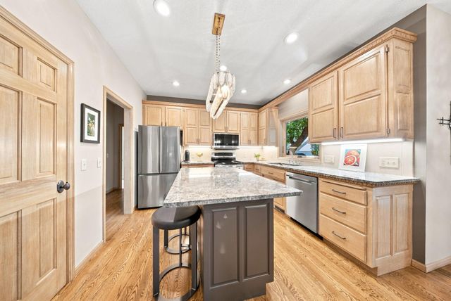 1444 Kings Wood Lane, Eagan, MN 55122