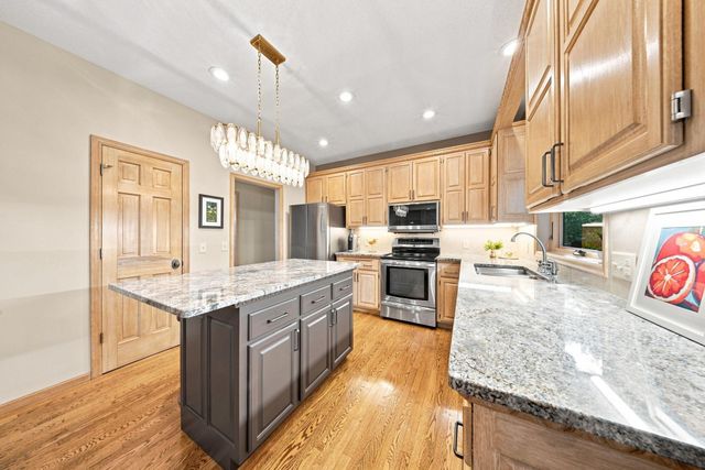 1444 Kings Wood Lane, Eagan, MN 55122