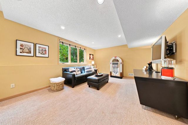 1444 Kings Wood Lane, Eagan, MN 55122