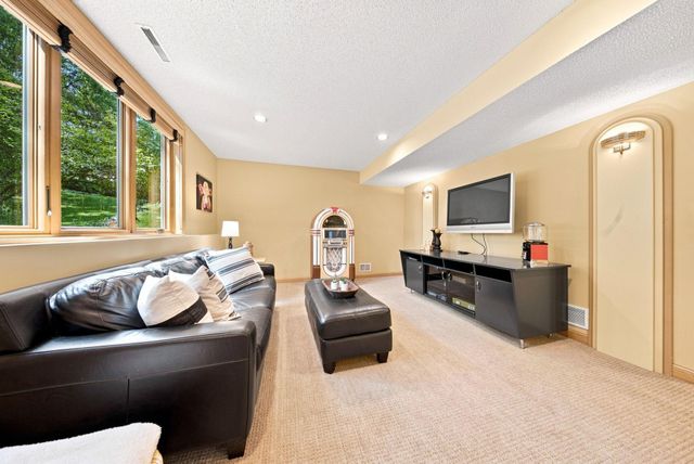 1444 Kings Wood Lane, Eagan, MN 55122
