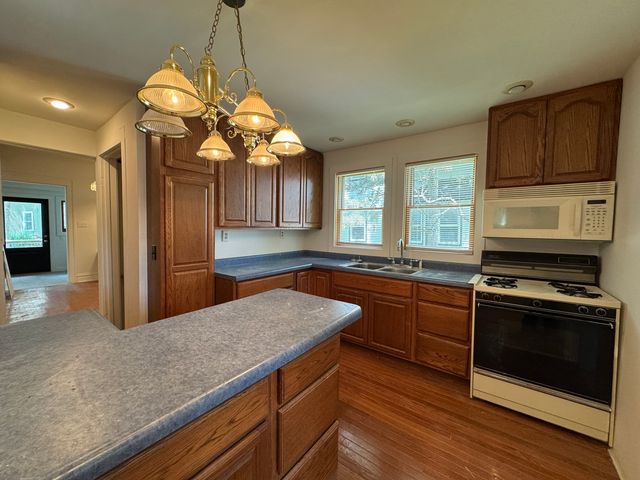 519 S Hale Street, Wheaton, IL 60187