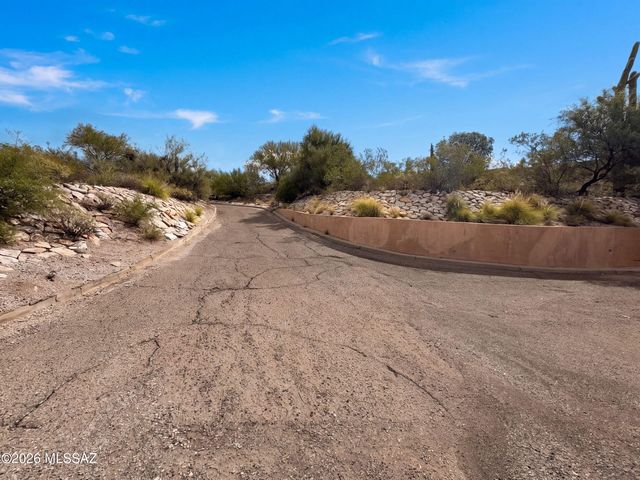 5611 N Placita Arizpe, Tucson, AZ 85718