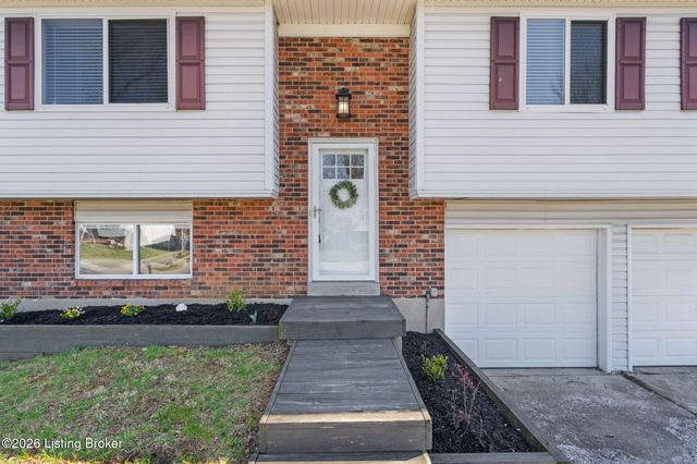 5607 Sprigwood Ln, Louisville, KY 40291