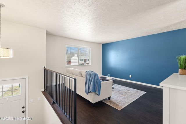 5607 Sprigwood Ln, Louisville, KY 40291