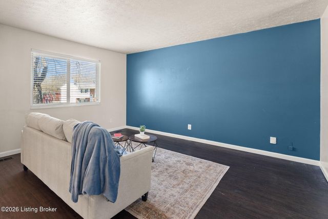 5607 Sprigwood Ln, Louisville, KY 40291