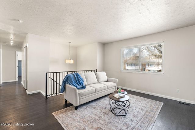 5607 Sprigwood Ln, Louisville, KY 40291