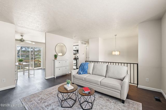 5607 Sprigwood Ln, Louisville, KY 40291