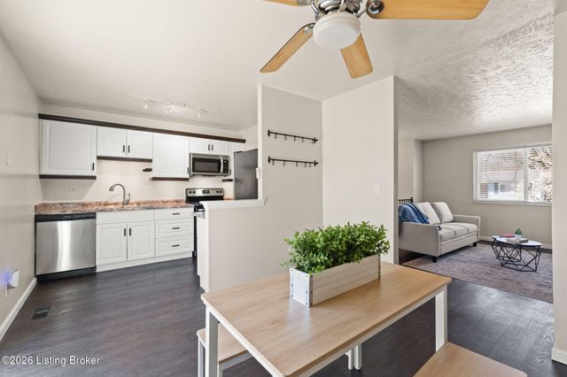 5607 Sprigwood Ln, Louisville, KY 40291