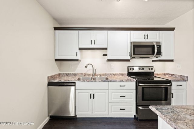 5607 Sprigwood Ln, Louisville, KY 40291